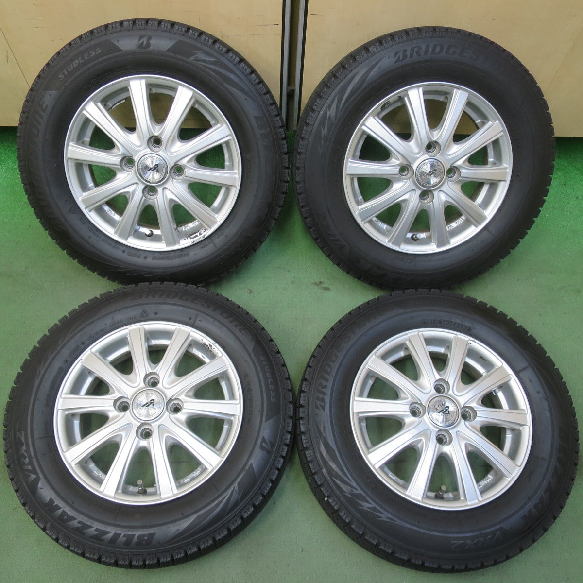バリ溝！23年！8.5分◎スタッドレス 145/80R13 ブリヂストン ブリザック VRX2 AZ SPORTS AZスポーツ 13インチ PCD100/4H◎6080704イス