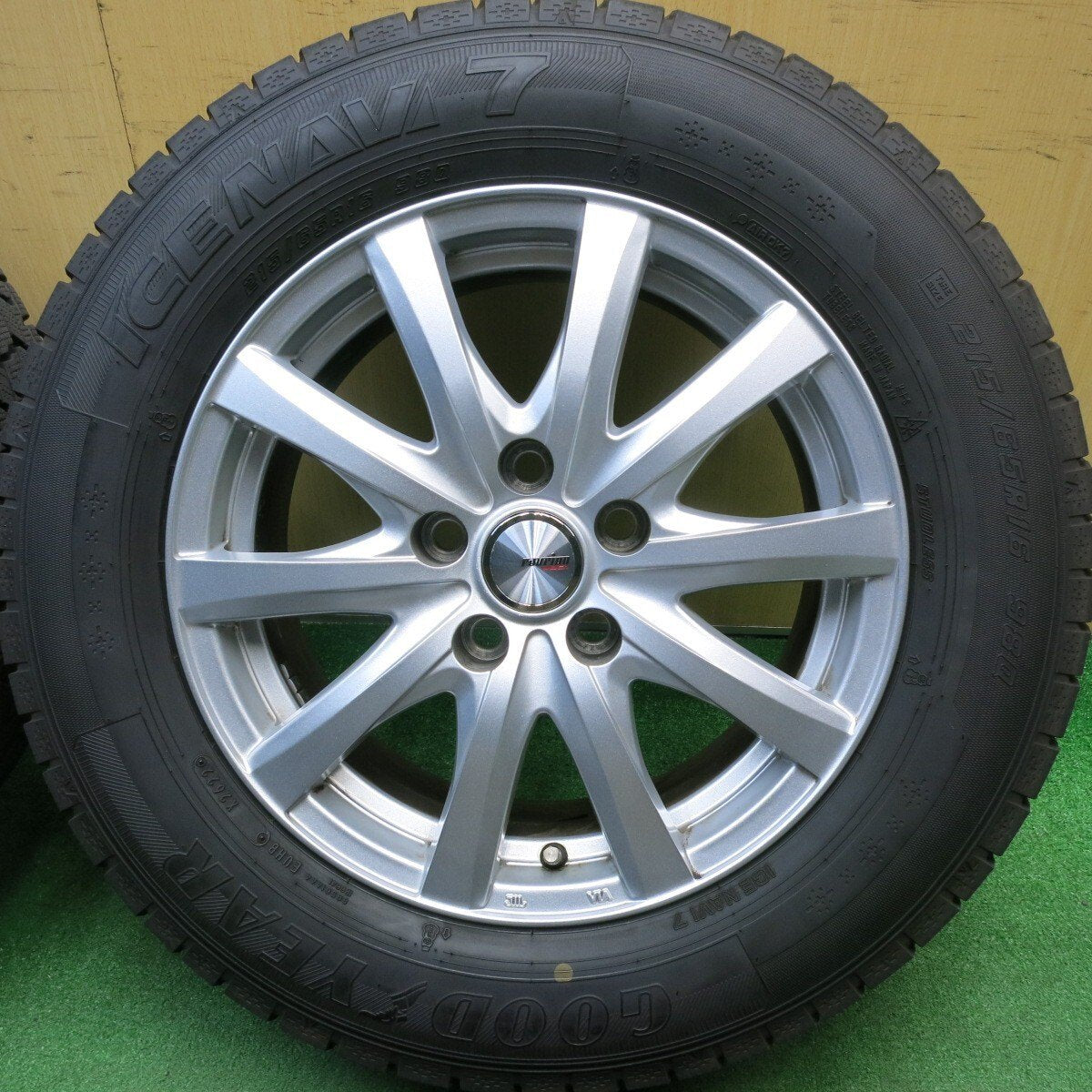 バリ溝！22年！キレイ！9分★スタッドレス 215/65R16 グッドイヤー アイスナビ7 ravrion RS01 ラブリオン 16インチ PCD114.3/5H★5031606TNス