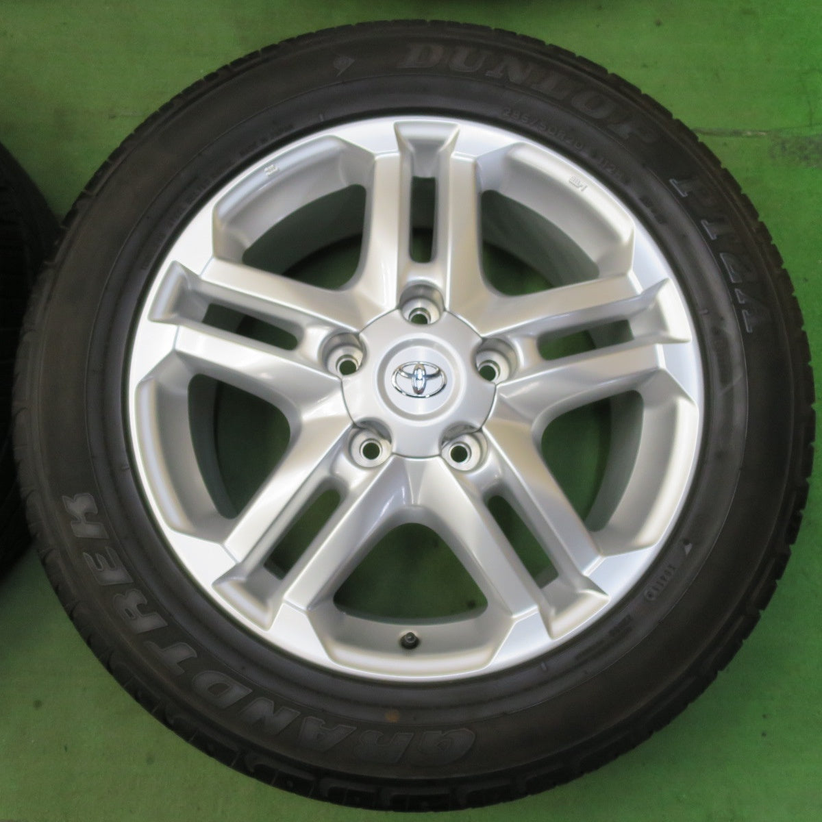 バリ溝！キレイ！9.5分★トヨタ ランクル 200 ZX 純正 285/50R20 ダンロップ PT2A グラントレック 20インチ PCD150/5H★5070204イノ