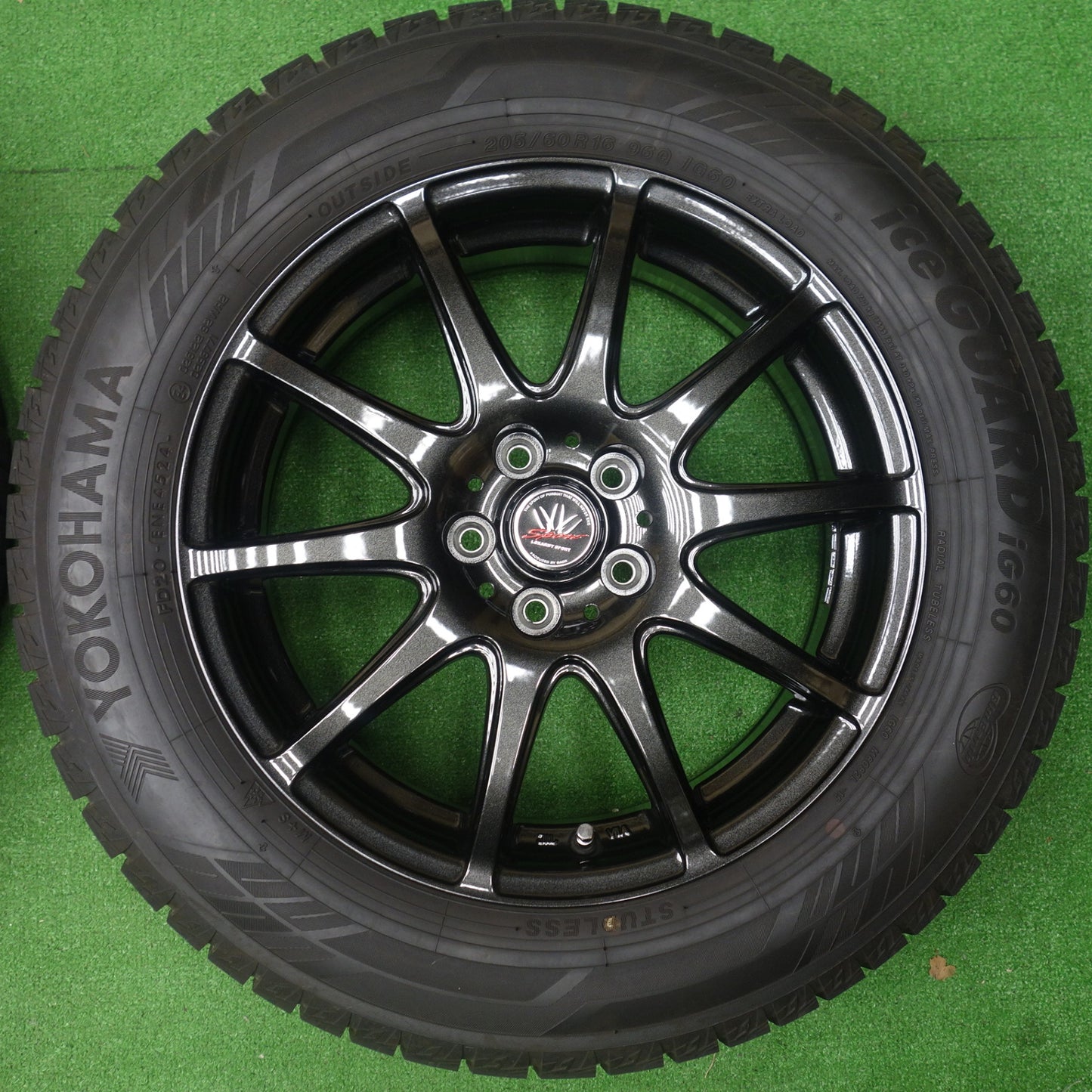 バリ溝！24年！キレイ！9.5分以上◎LOXARNY SPORT 205/60R16 スタッドレス ヨコハマ アイスガード iG60 ロクサーニ 16インチ PCD100/5H◎6062502KTス