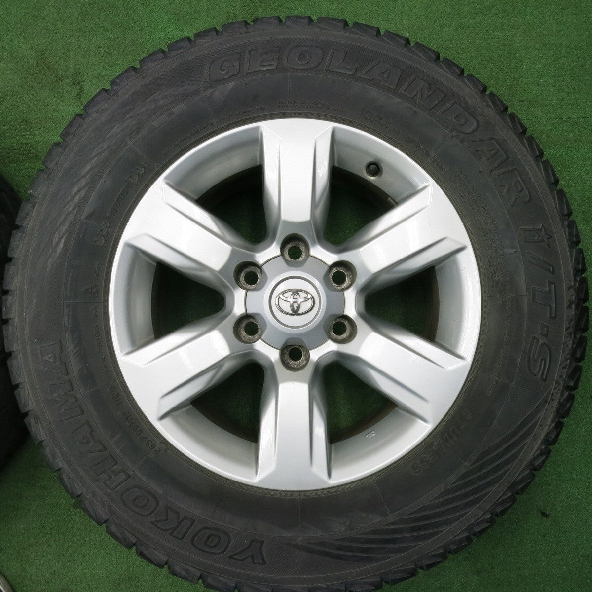 バリ山 2022年製 ヨコハマ スタッドレス 265/65R17 150系プラド 送料無料] バリ溝！8.5分☆トヨタ 150系 ランクル プラド 純正