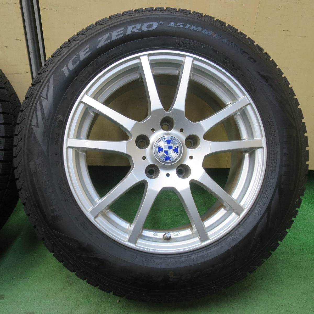 バリ溝！24年！ほぼ10分★スタッドレス 205/65R16 ピレリ アイスゼロ アシンメトリコ GMach 社外 アルミ 16インチ PCD114.3/5H★6020605イス