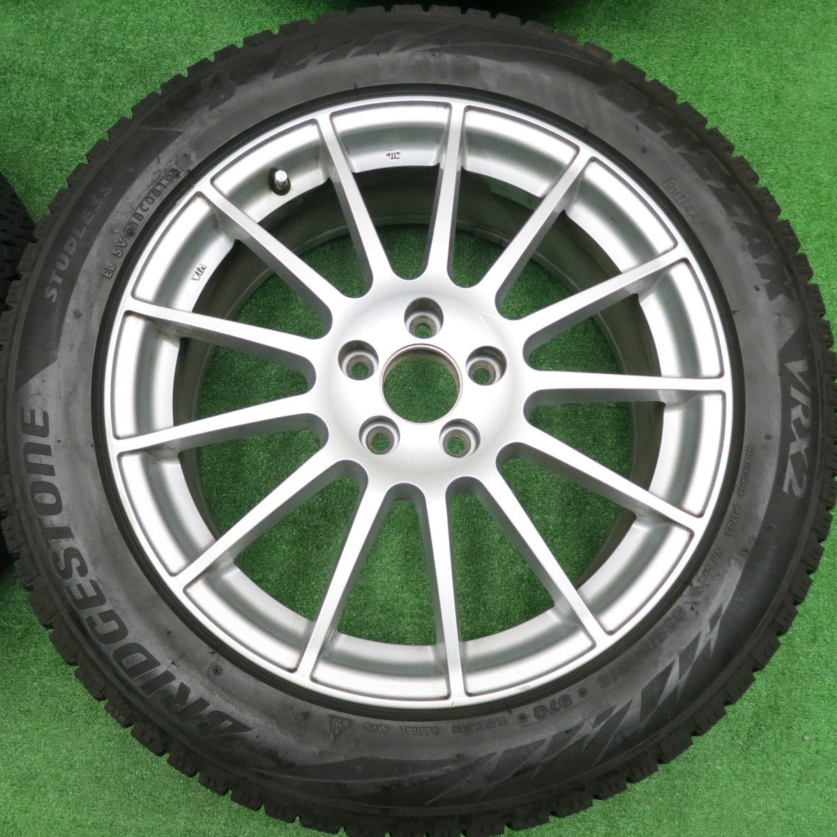 [送料無料] バリ溝！キレイ！8.5分★ボルボ 等 235/50R18 スタッドレス ブリヂストン ブリザック VRX2 IRVINE アーヴィン 18インチ PCD108/5H★4092001HAス
