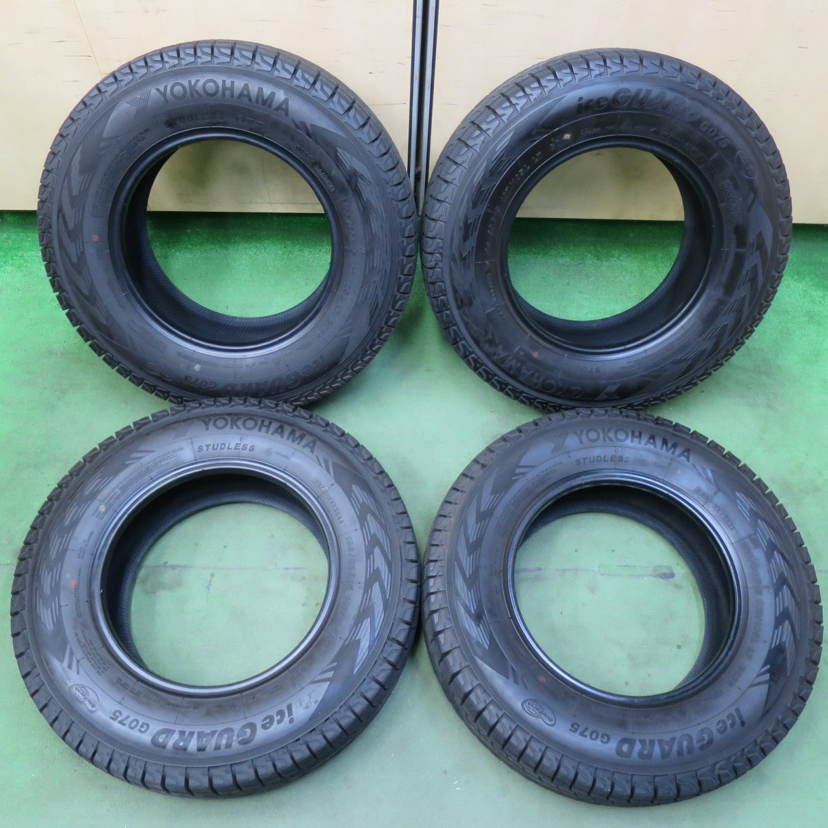 バリ溝！22年！9.5分★スタッドレス 195/80R15 107/105L ヨコハマ アイスガード G075 タイヤ 15インチ ジムニー シエラ ジムニー ノマド 等★5102509イスタ