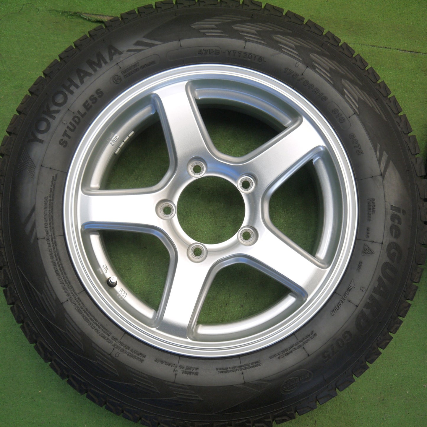 バリ溝！キレイ！9分★ジムニー 175/80R16 スタッドレス ヨコハマ アイスガード G075 社外 アルミ 16インチ PCD139.7/5H★6041503Hス