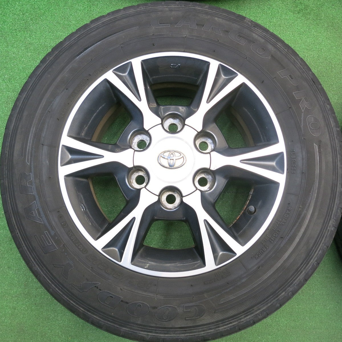 4本価格！22年★トヨタ 200系 ハイエース 純正 OP 195/80R15 107/105L グッドイヤー カーゴ プロ CARGO PRO 15インチ PCD139.7/6H★6011714HAノ