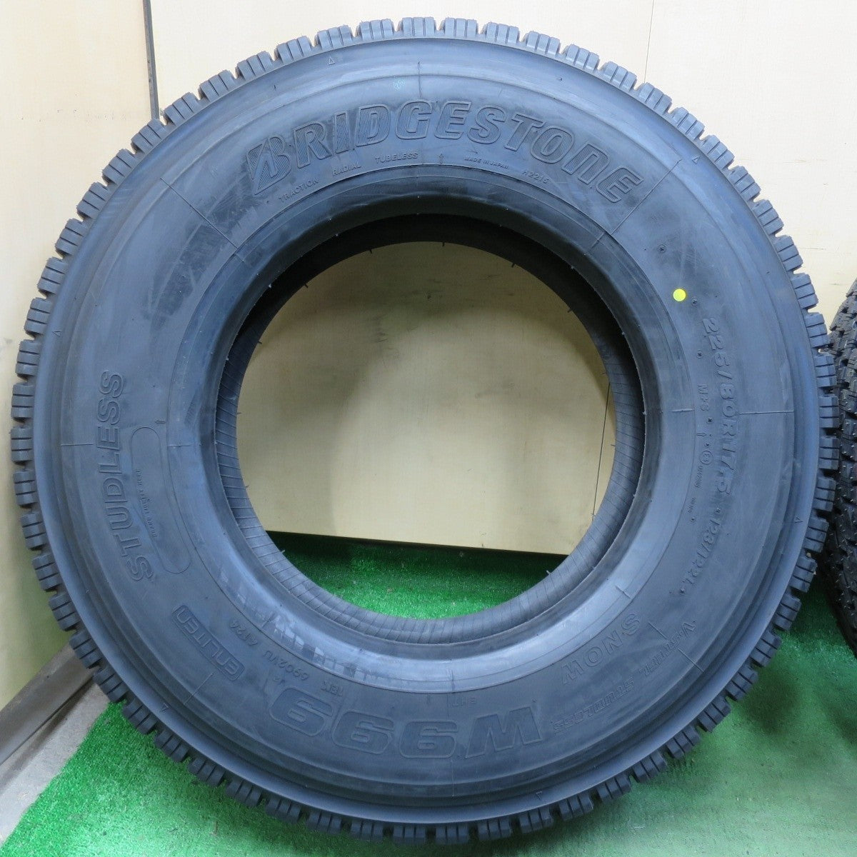 未使用！24年★トラック タイヤ 225/80R17.5 123/122L スタッドレス ブリヂストン W999 17.5インチ★5012908イスタ