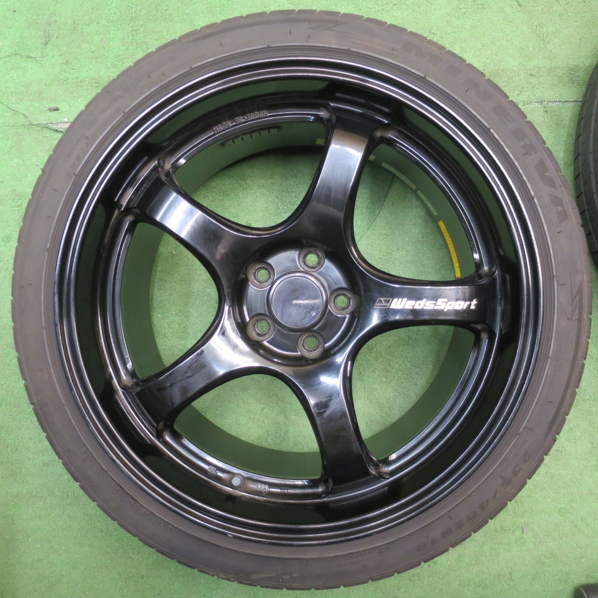 バリ溝！24年！キレイ！9分★86 BRZ プリウス 等 WedsSport RN-05M 235/40R18 ミネルバ ラジアル F205 ウェッズスポーツ 18インチ PCD100/5H★6051306NJノ