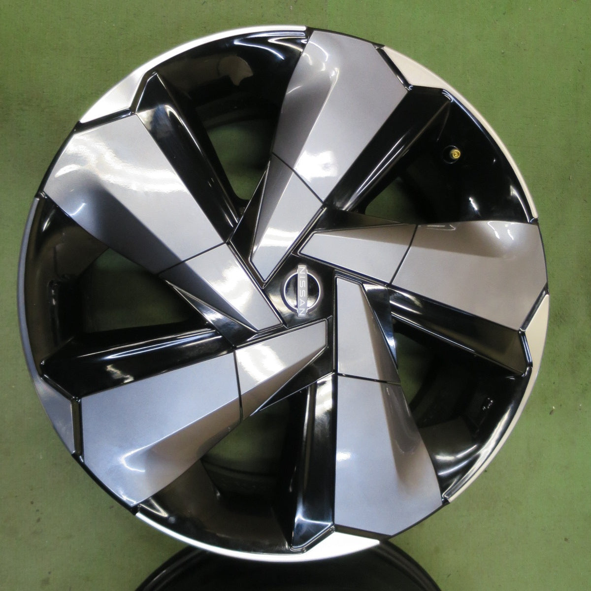 キレイ◎日産 E13 ノート オーラ 純正 ホイール 17インチ 17×6.5J PCD100/4H◎6100204NGホ