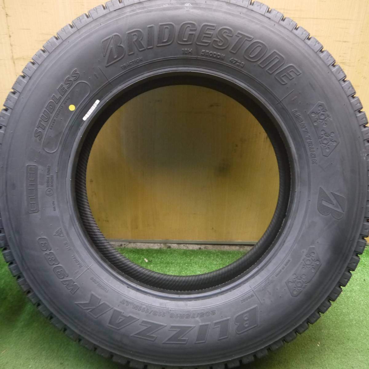 未使用！23年★トラック タイヤ 205/75R16 113/111N スタッドレス ブリヂストン ブリザック W989 16インチ★4020902Hスタ