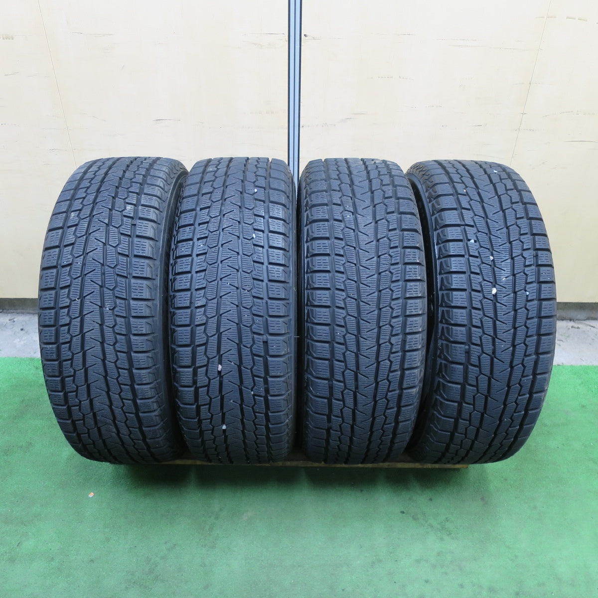 バリ溝！23年！キレイ！9.5分★スタッドレス 235/60R18 ヨコハマ アイスガード G075 VELVA CHARGE ヴェルヴァ チャージ 18インチ PCD114.3/5H★5112208TTス