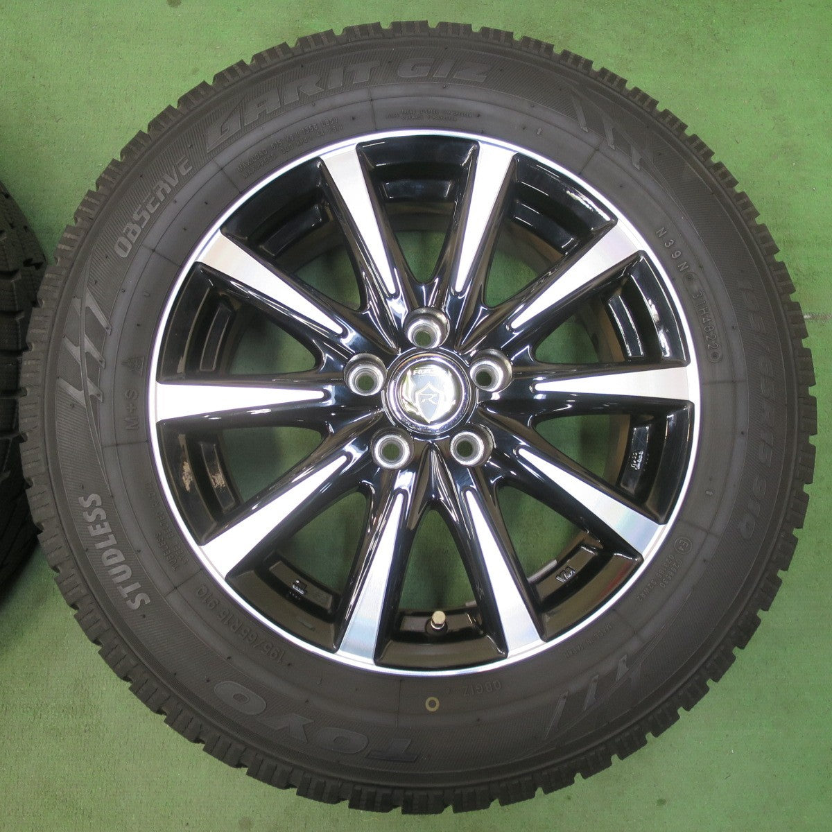 バリ溝！22年！キレイ！ほぼ10分★プリウス 等 195/65R15 スタッドレス トーヨー オブザーブ ガリット GIZ RiZLEY ライツレー 15インチ PCD100/5H★5122911イス