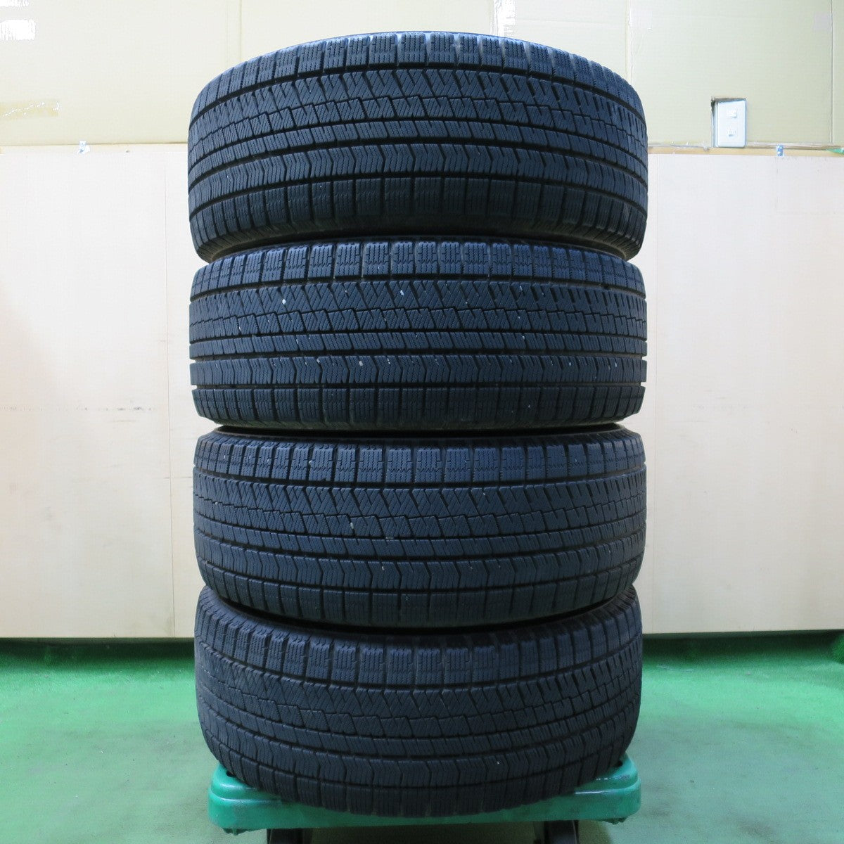 バリ溝！21年！キレイ！9.5分★スタッドレス 225/55R17 ブリヂストン ブリザック VRX2 SCHNEIDER MiD シュナイダー 17インチ PCD114.3/5H★5041002イス