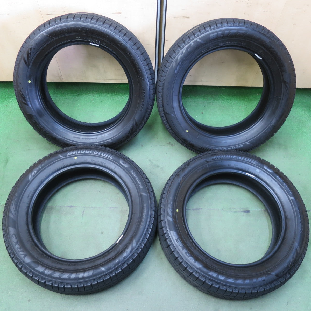 バリ溝！23年！9.5分◎スタッドレス 225/60R18 ブリヂストン ブリザック VRX3 タイヤ 18インチ 40系 アルファード ヴェルファイア 等◎6082808イスタ