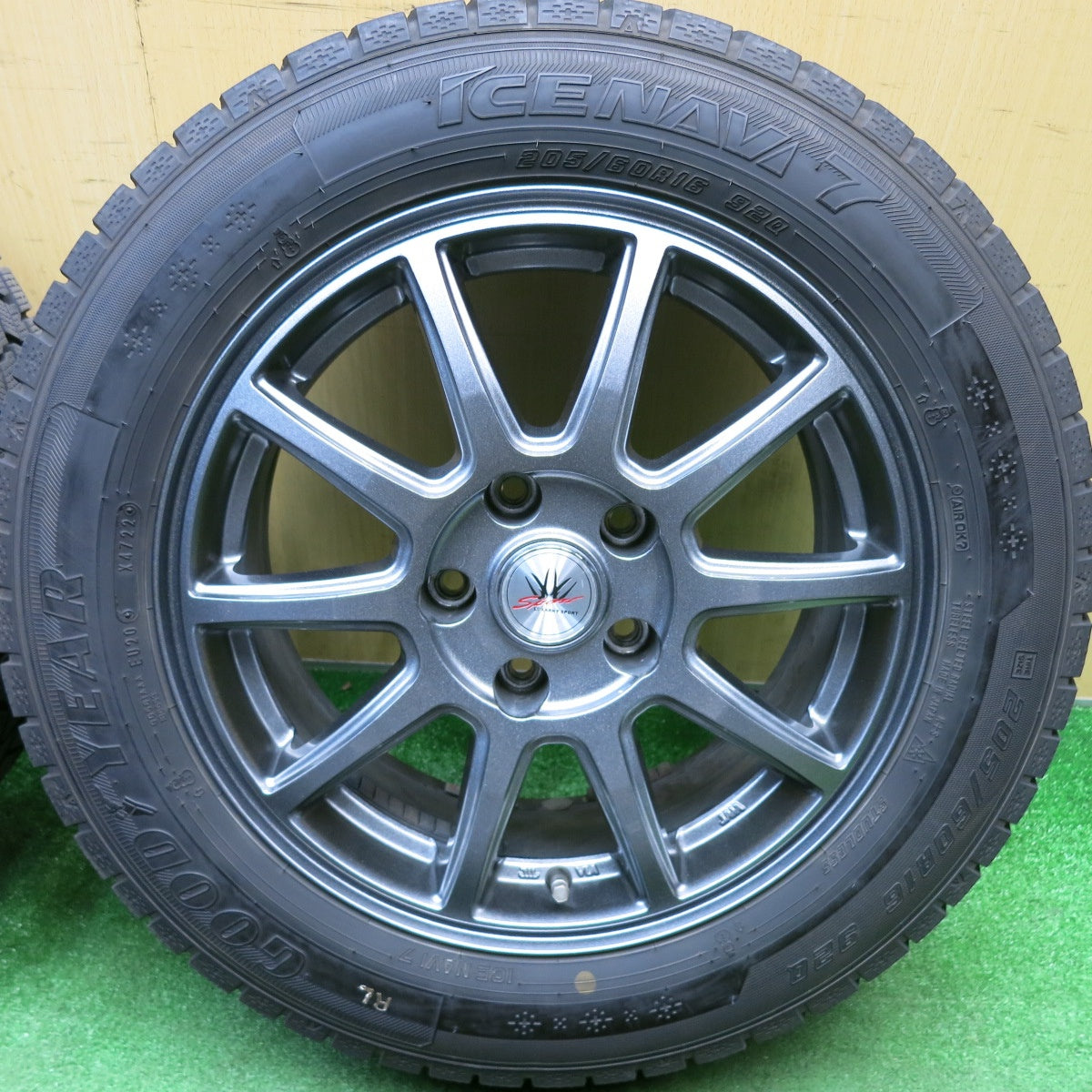 バリ溝！22年！9.5分★LOXARNY SPORT 205/60R16 スタッドレス グッドイヤー アイスナビ7 ロクサーニ スポーツ 16インチ PCD114.3/5H★6011108HAス