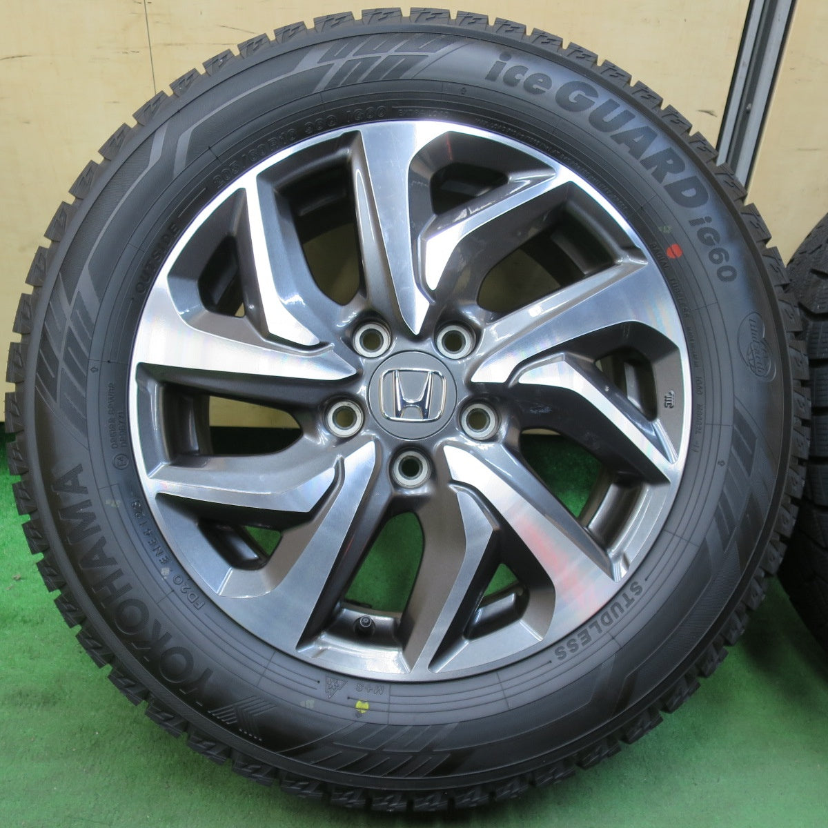 [送料無料] タイヤほぼ未使用！23年！キレイ★ホンダ ステップワゴン スパーダ 純正 205/60R16 スタッドレス ヨコハマ アイスガード iG60 16インチ PCD114.3/5H★5012508イス