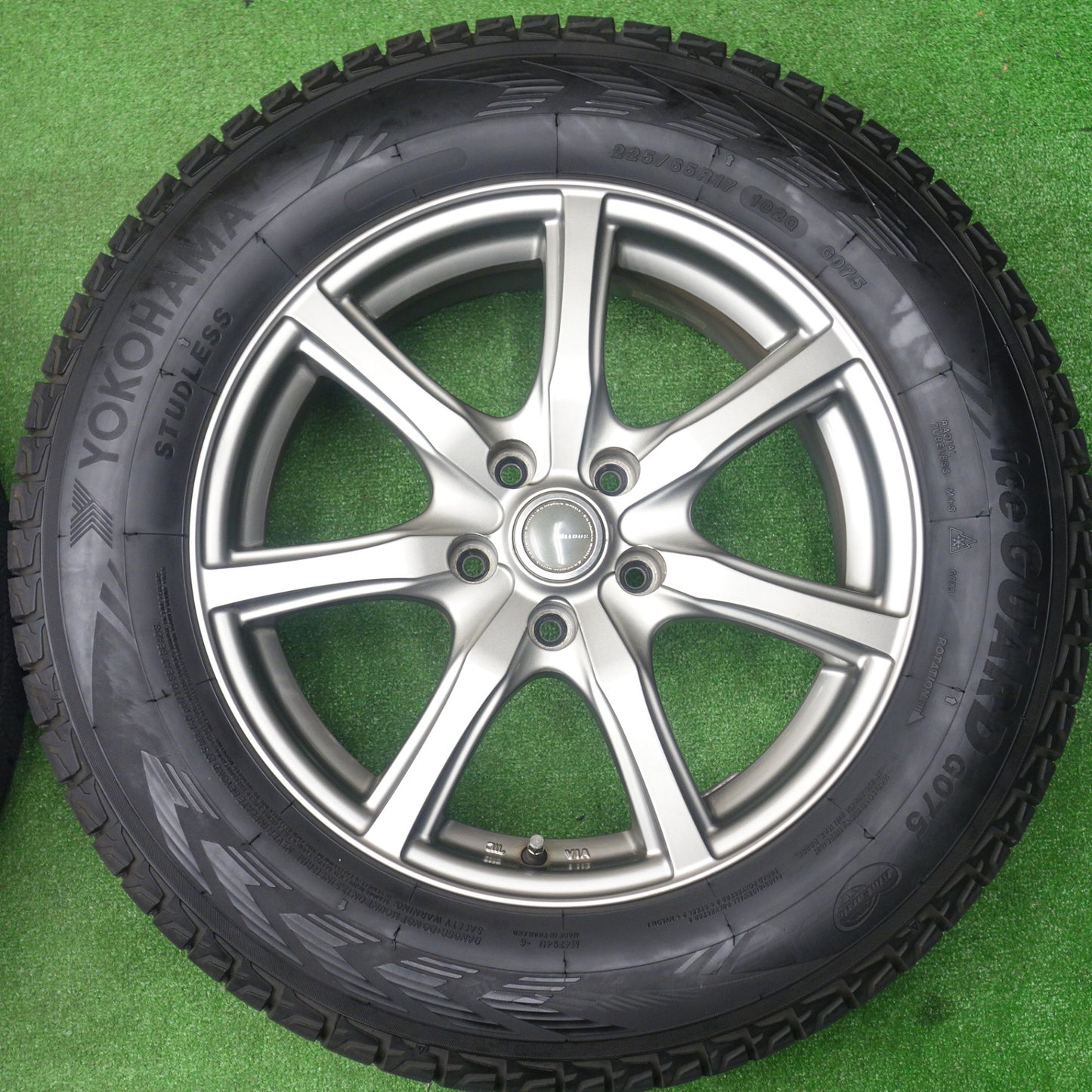バリ溝！22年！キレイ！9.5分★スタッドレス 225/65R17 ヨコハマ アイスガード G075 MiLLOUS Ki ミルアス 17インチ PCD114.3/5H★6021403KTス