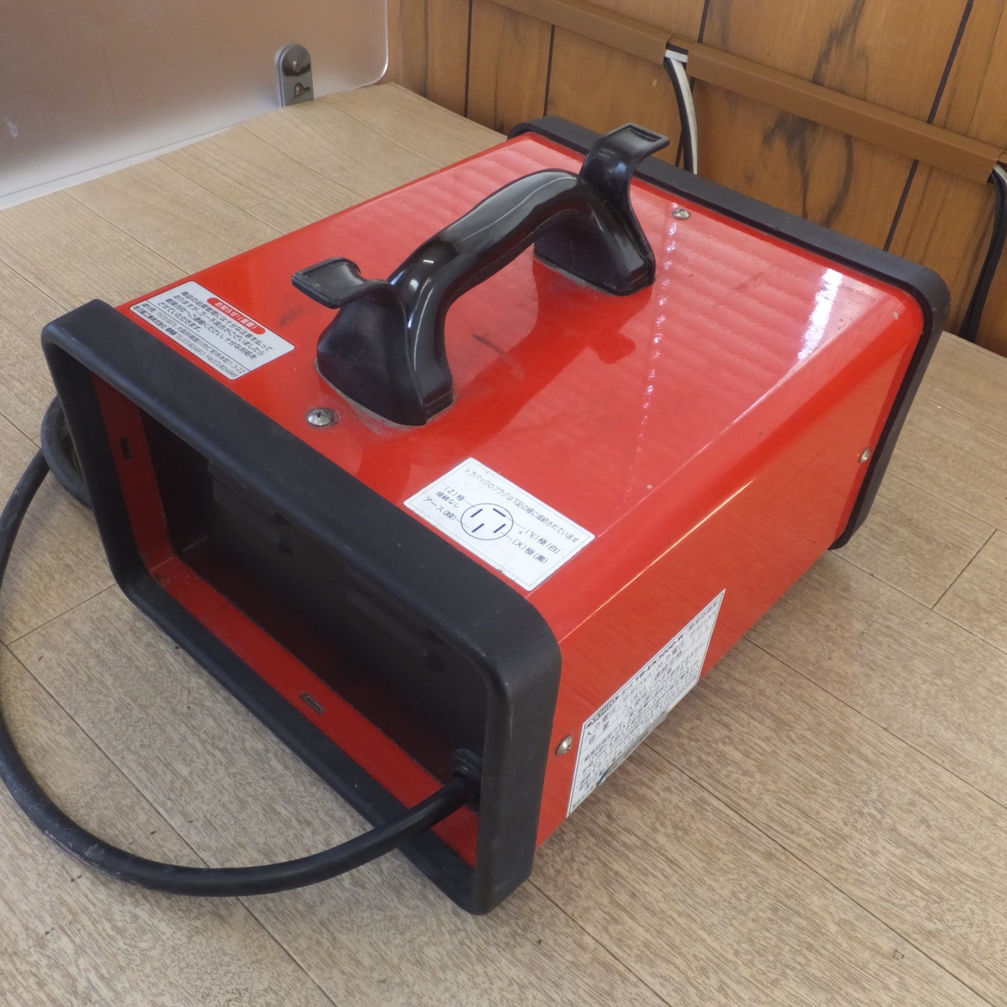 [送料無料] ★日動工業 NICHIDO 降圧専用トランス トラパック TB-EK300D-W 簡易防雨型　入力 AC200V　出力 AC100V★