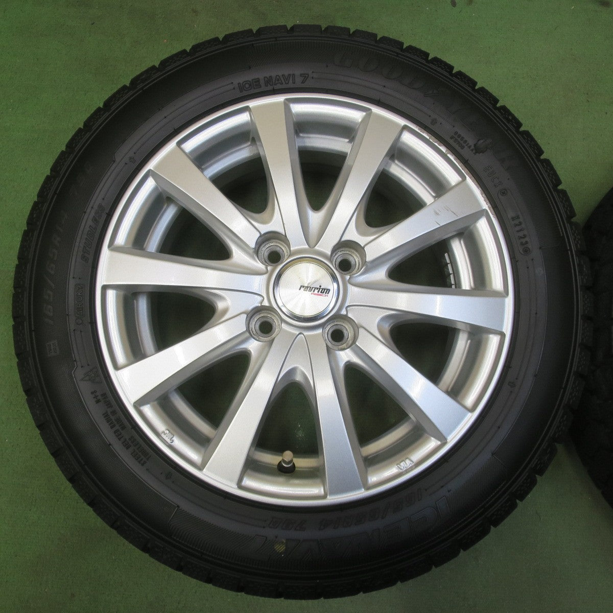 バリ溝！23年！キレイ！9.5分以上◎スタッドレス 165/65R14 グッドイヤー アイスナビ7 ravrion RS01 ラブリオン 14インチ PCD100/4H◎6081207イス