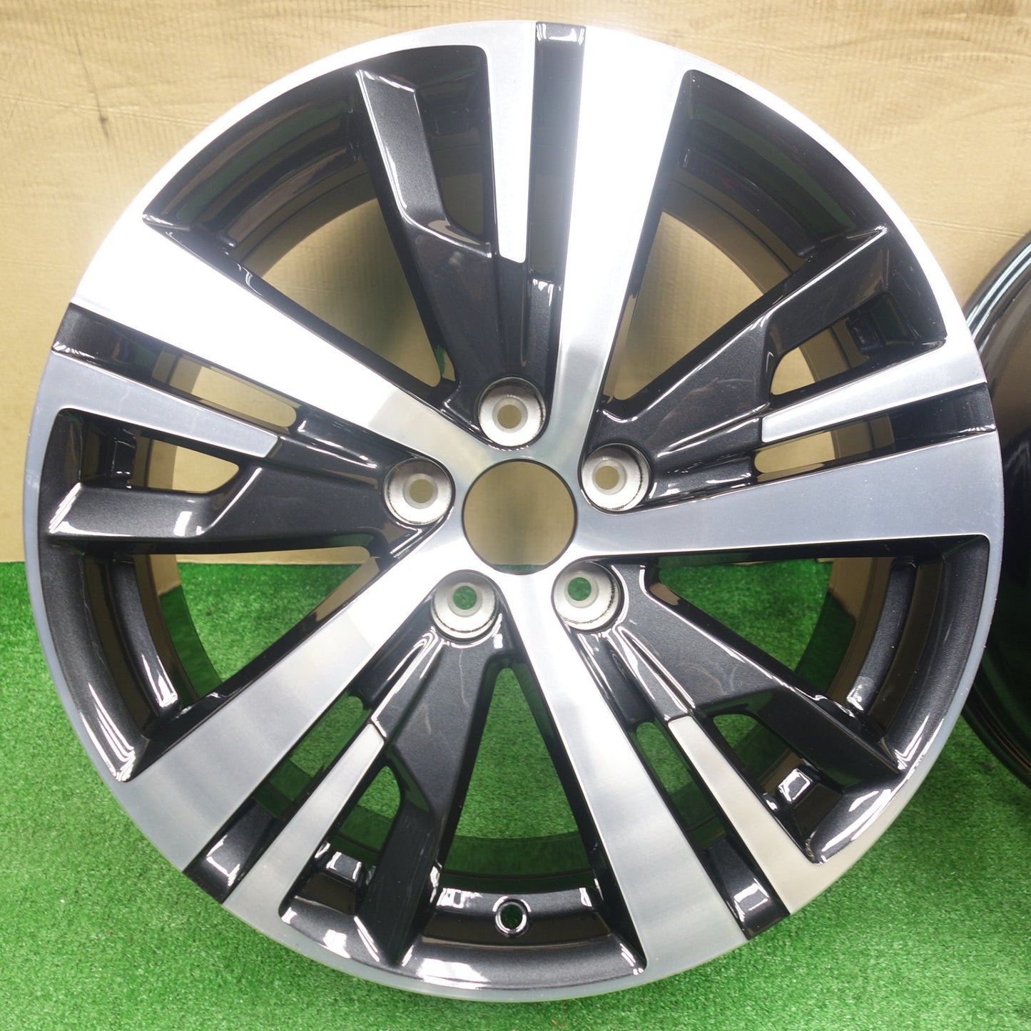 新車外し！2本★プジョー 3008 5008 純正 ホイール 18インチ 18×7.5J PEUGEOT PCD108/5H ブラック★6010803KTホ