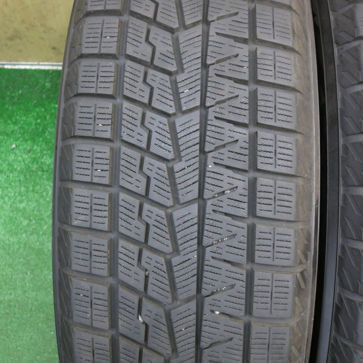 バリ溝！24年！キレイ！9.5分以上◎スタッドレス 195/65R15 ヨコハマ アイスガード iG70 GRASS グラス 15インチ PCD114.3/5H◎6091107KKス