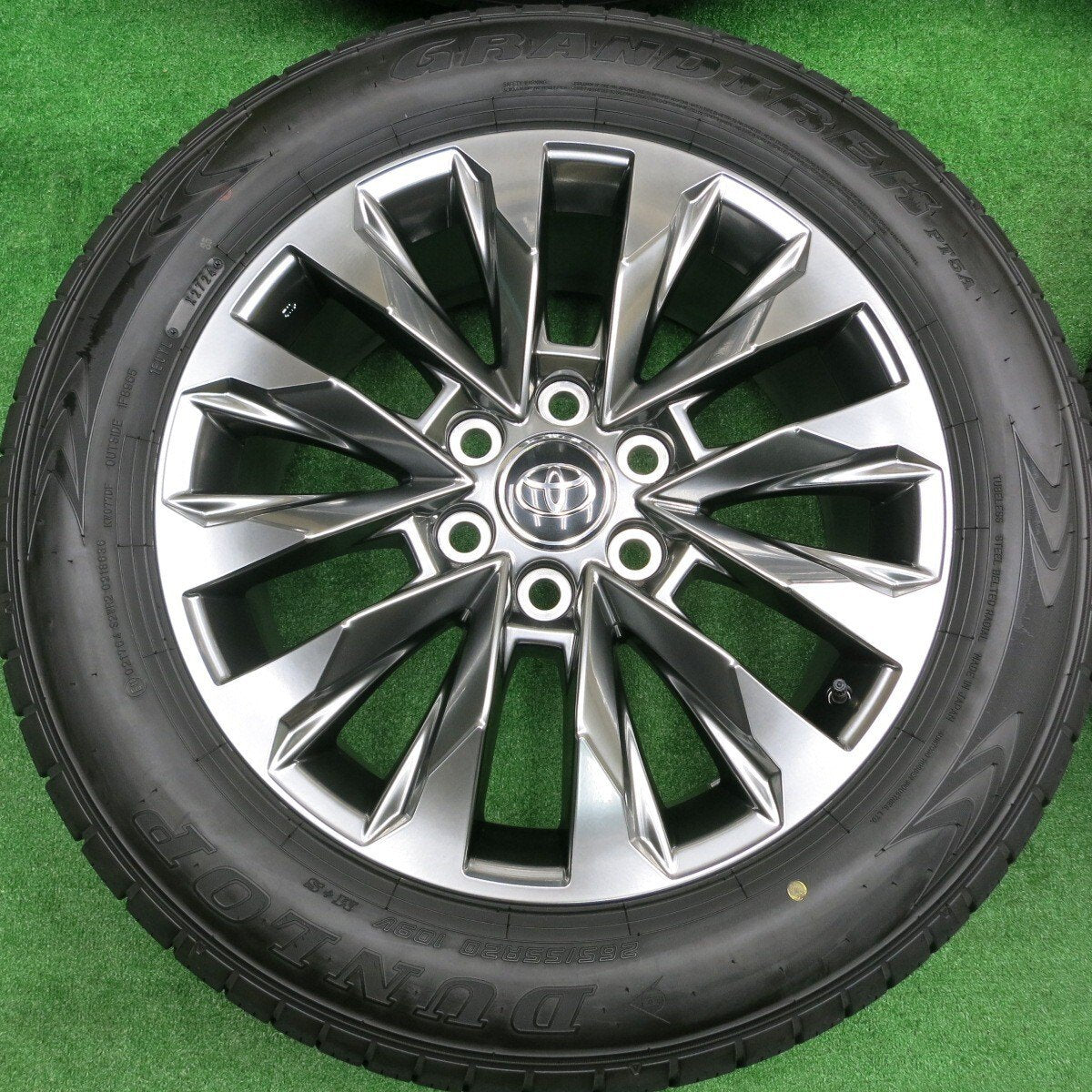 新車外し！24年★トヨタ ランクル 300 ZX 純正 265/55R20 ダンロップ グラントレック PT5A 20インチ PCD139.7/6H★4091401HAノ
