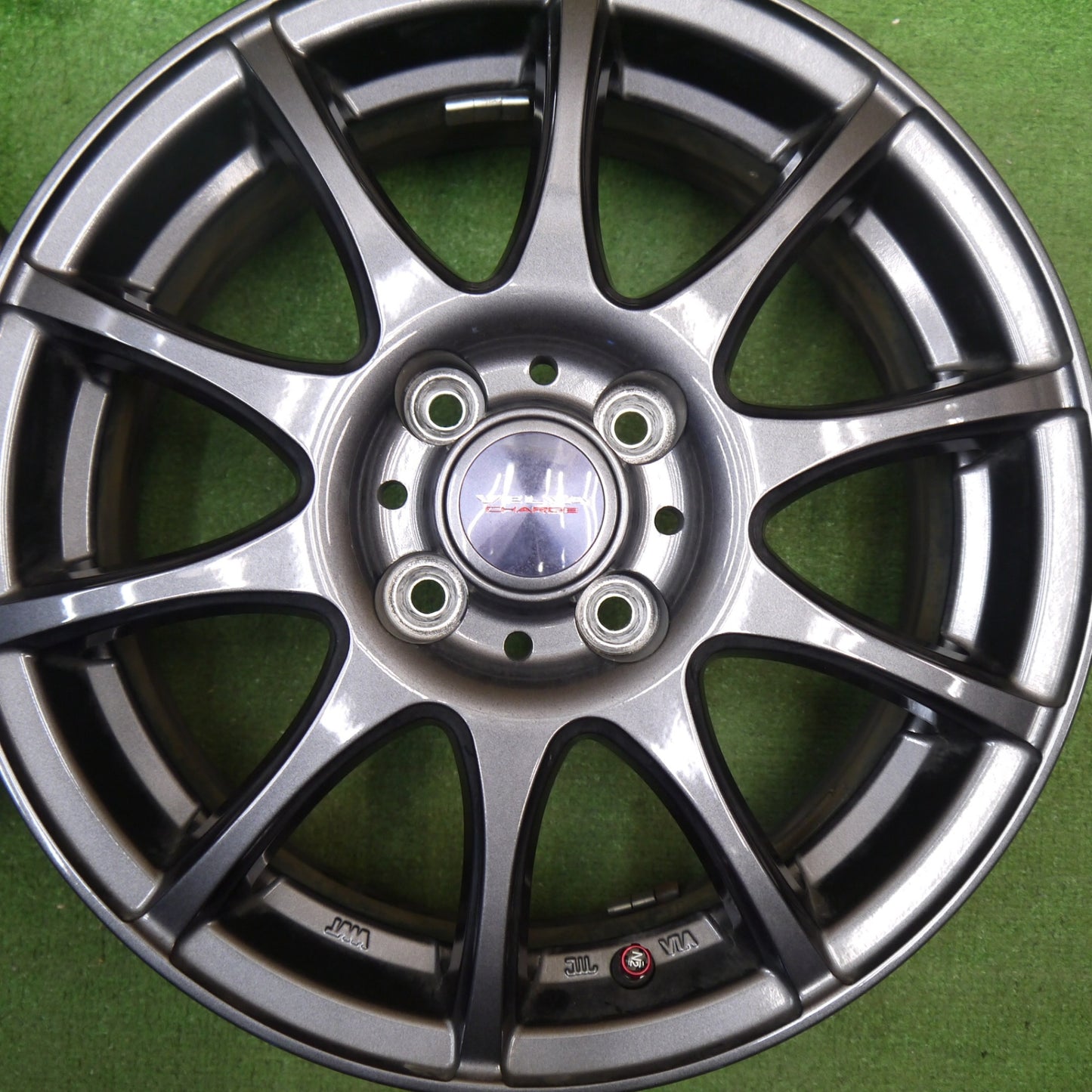 キレイ★VELVA CHARGE ヴェルヴァ チャージ 15インチ ホイール 15×5.5J PCD100/4H★5041803Hホ