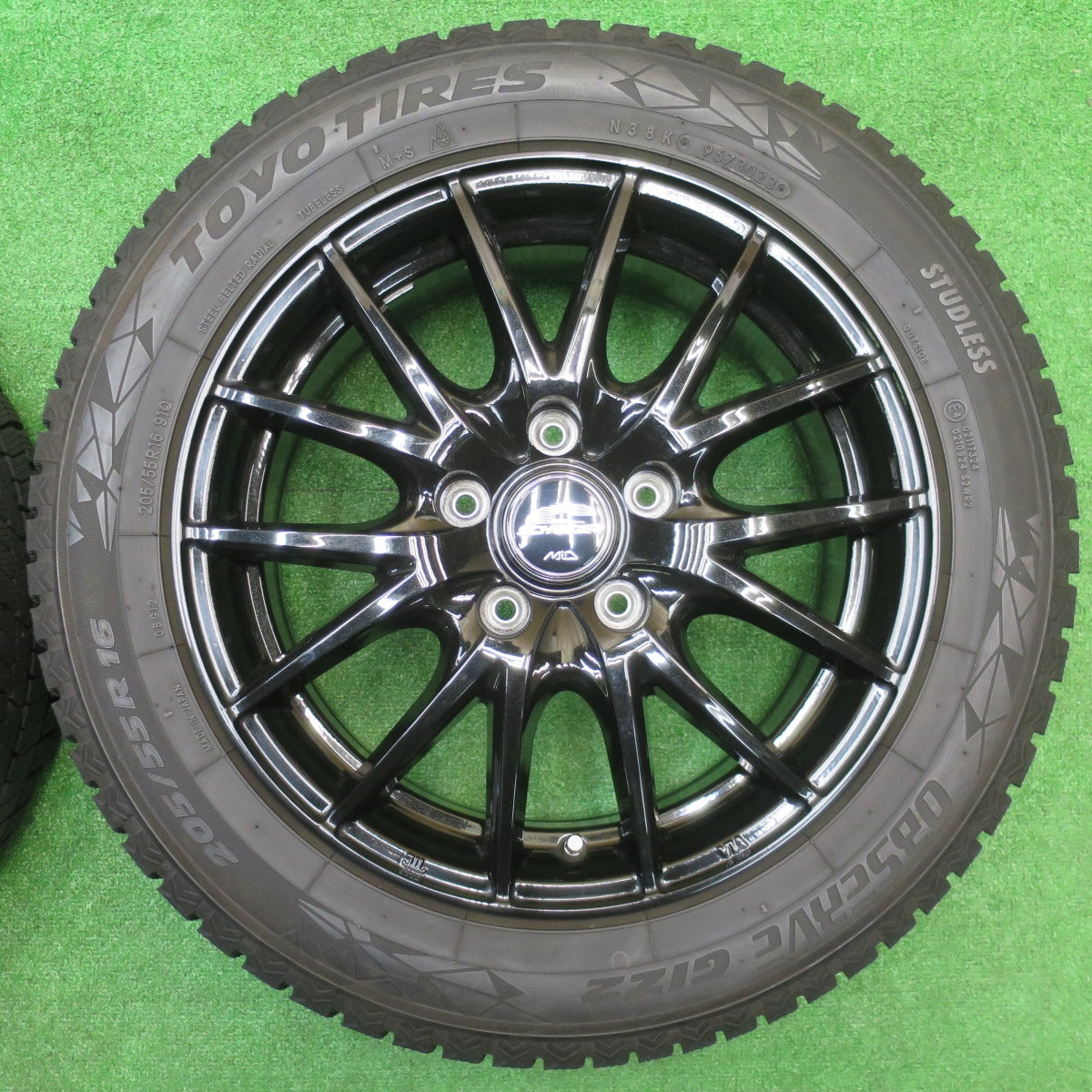 バリ溝！23年！キレイ！9分★スタッドレス 205/55R16 トーヨー オブザーブ GIZ2 SCHNEIDER MiD シュナイダー 16インチ PCD114.3/5H★5102201NJス
