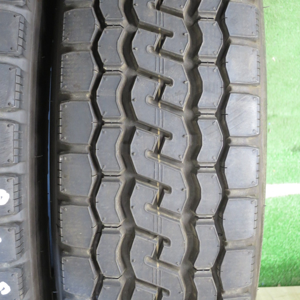 *送料無料* 新車外し！23年！ほぼ未使用★トラック タイヤ 205/85R16 117/115N ブリヂストン エコピア M812 ミックス 16インチ★4041901クノタ
