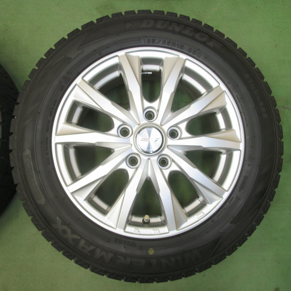 バリ溝！22年！キレイ！9分★スタッドレス 185/65R15 ダンロップ ウインターマックス WM02 JOKER ジョーカー 15インチ PCD114.3/5H★6041702イス