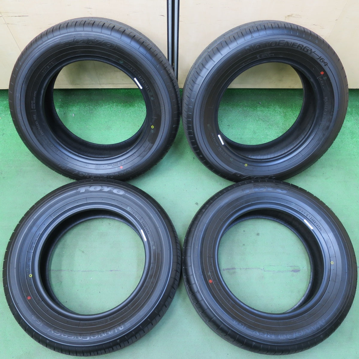 新車外し！25年★195/65R15 トーヨー ナノエナジー J64 タイヤ 15インチ プリウス ノア ヴォクシー ステップワゴン セレナ 等★5051702イノタ