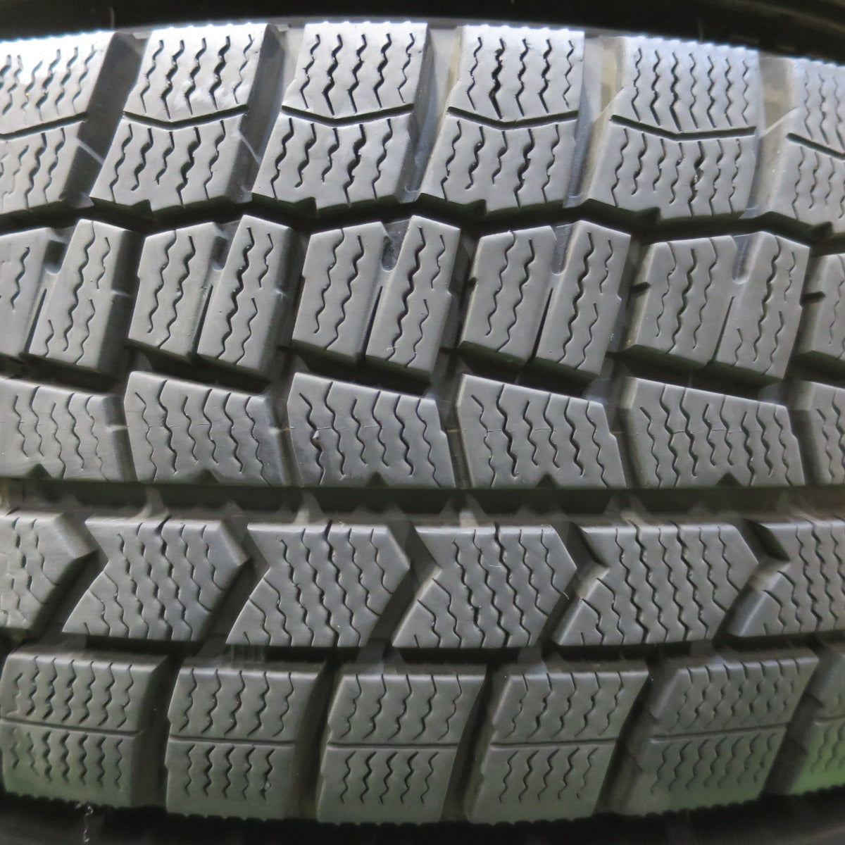 バリ溝！23年！キレイ！9.5分★スタッドレス 175/65R14 ダンロップ ウインターマックス WM02 SCHNEIDER MiD シュナイダー 14インチ PCD100/4H★6033012イス