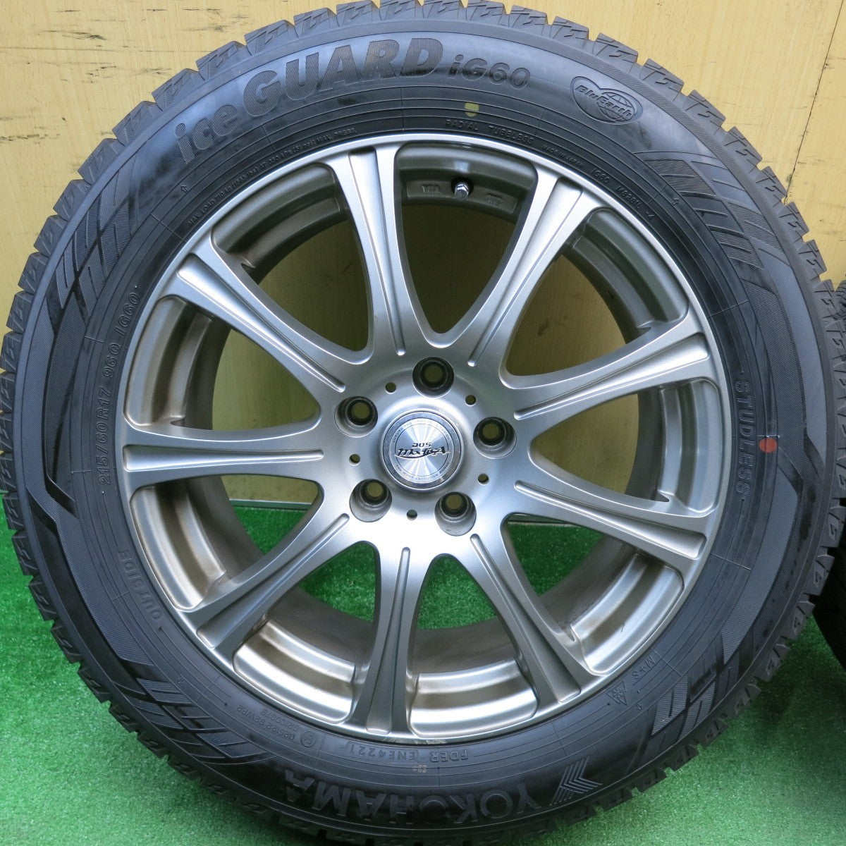 超バリ溝！キレイ！9.5分以上★スタッドレス 215/60R17 ヨコハマ アイスガード iG60 D.O.S. modica モディカ 17インチ PCD114.3/5H★6012904HAス