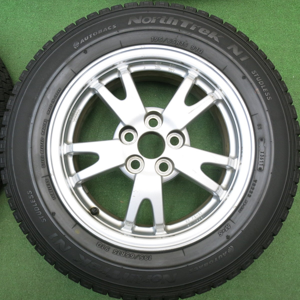 バリ溝！9.5分★トヨタ 30系 プリウス 純正 195/65R15 スタッドレス オートバックス ノーストレック N1 15インチ PCD100/5H★6020506HAス