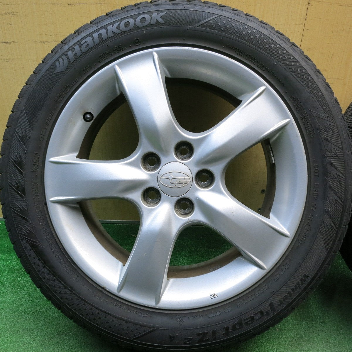 バリ溝！9.5分★スバル レガシィ 純正 205/55R16 スタッドレス ハンコック ウインター アイセプト IZ2A 16インチ PCD100/5H★6032806HAス
