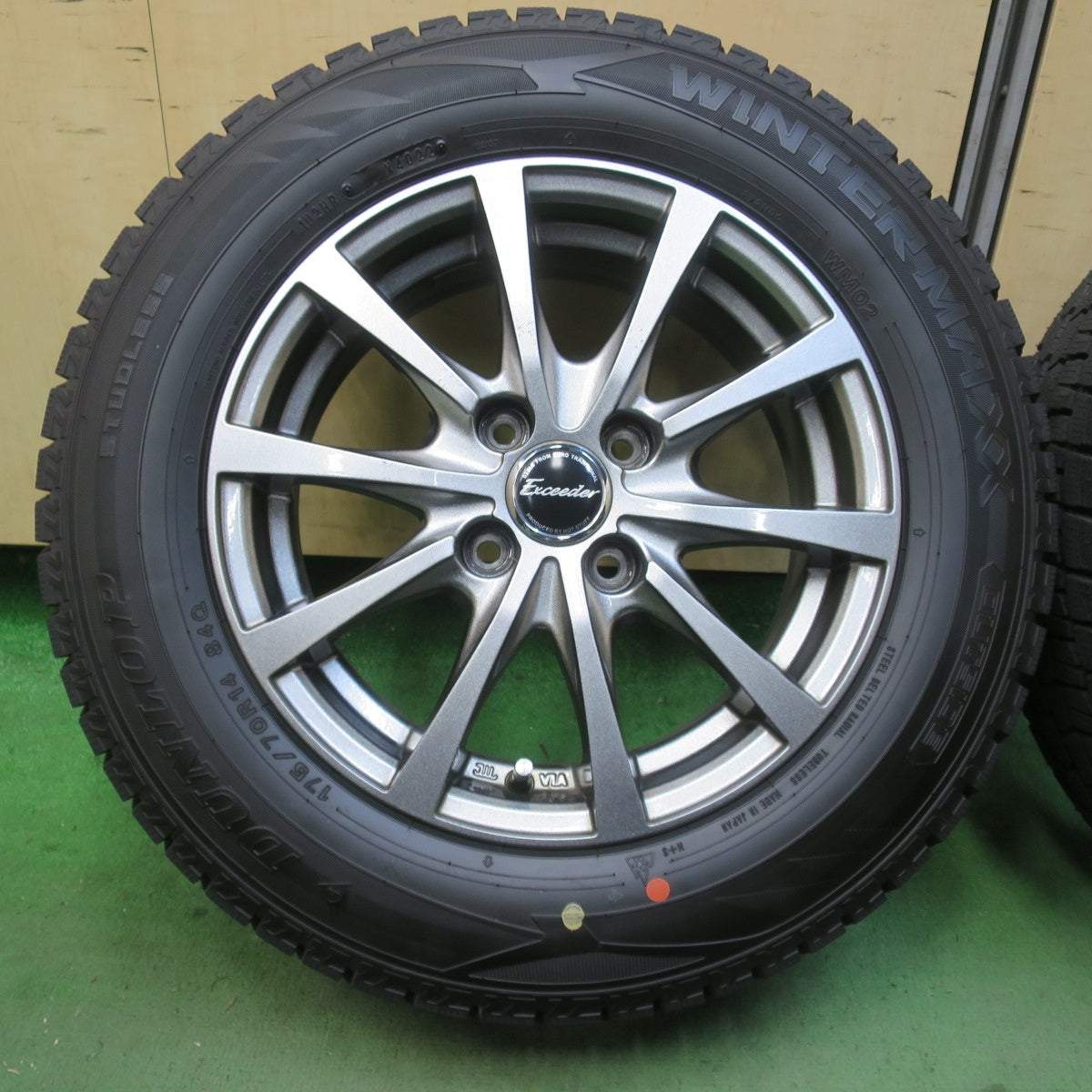 バリ溝！22年！ほぼ10分★スタッドレス 175/70R14 ダンロップ ウインターマックス WM02 Exceeder エクシーダー 14インチ PCD100/4H★6012701イス
