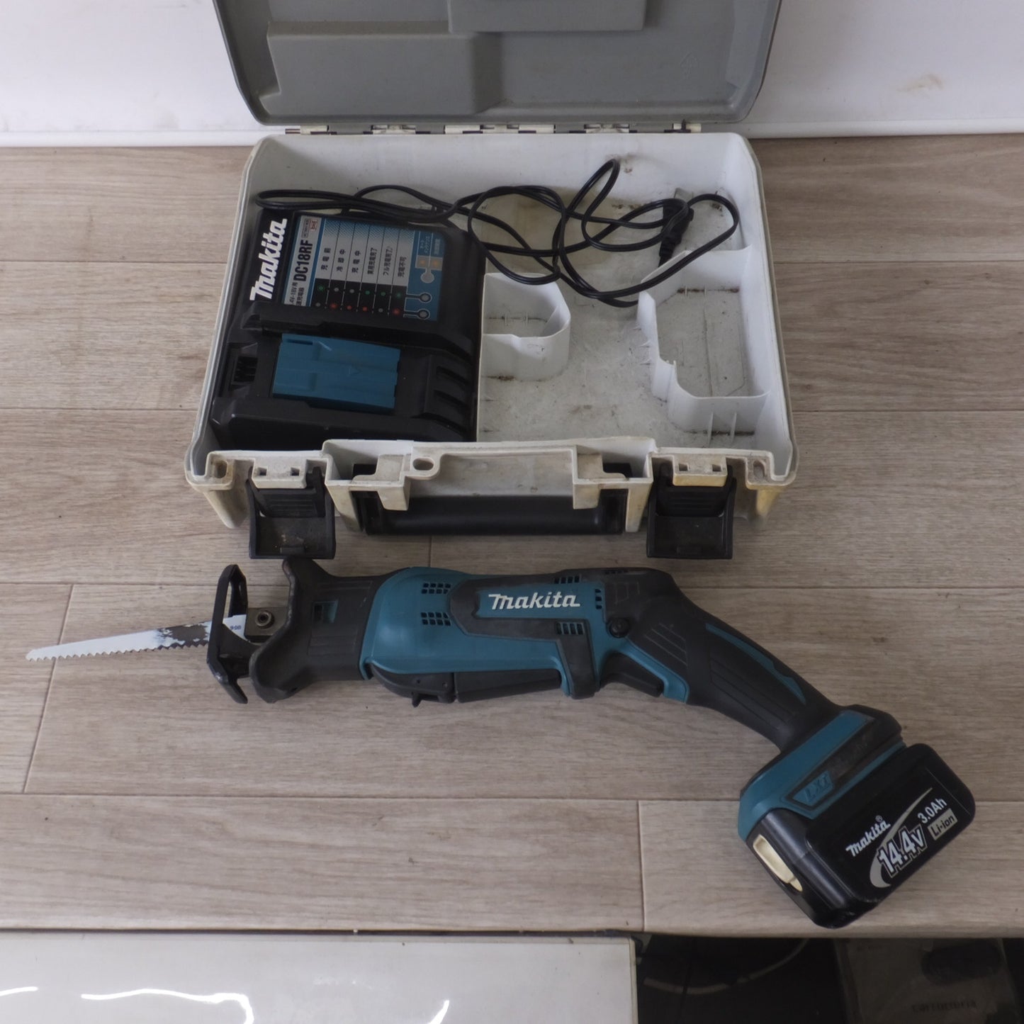 [送料無料] ★マキタ makita 充電式レシプロソー JR144D　バッテリ BL1430　急速充電器 DC18RF　セット★