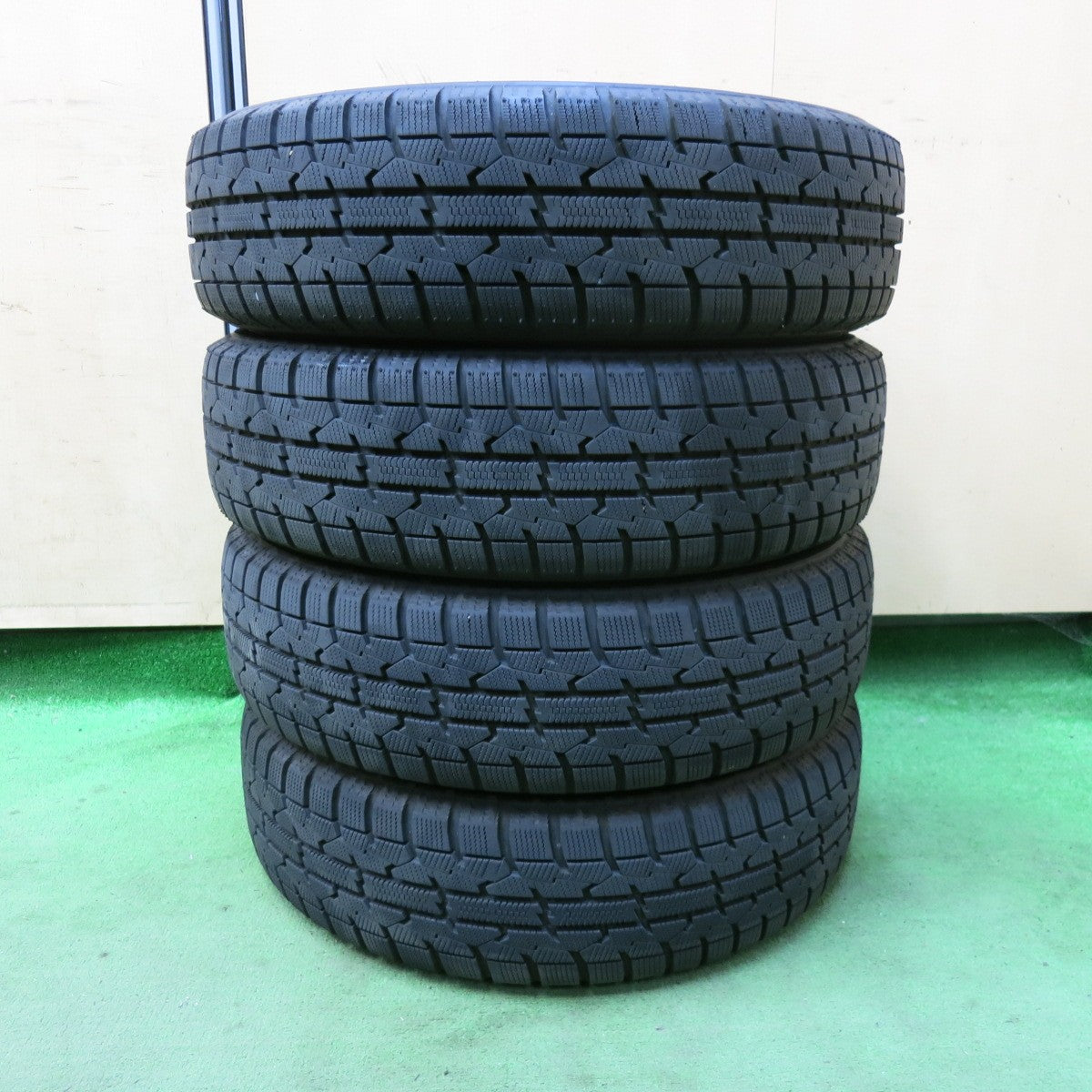 バリ溝！22年！キレイ！9.5分以上★スタッドレス 165/65R15 トーヨー オブザーブ ガリット GIZ DILETTO ディレット 15インチ ソリオ タフト 等 PCD100/4H★5070419SYス