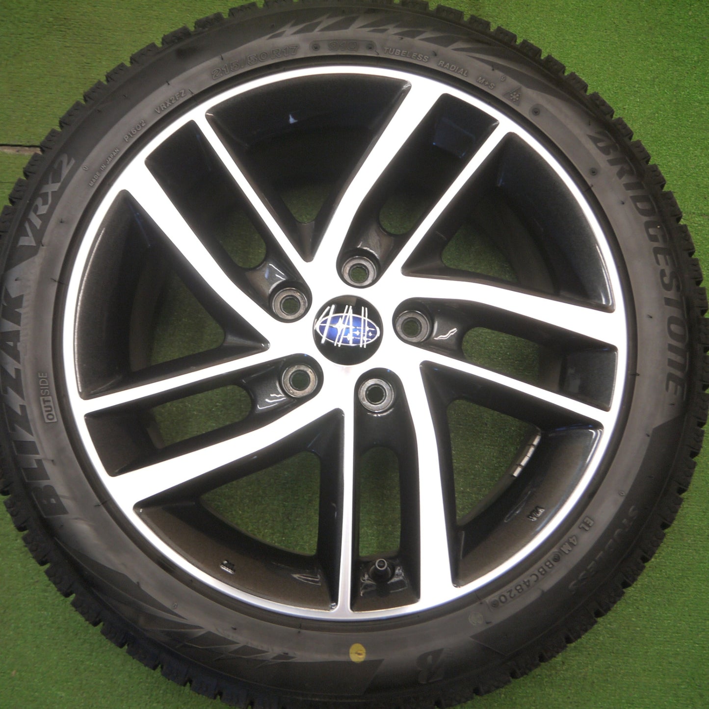 [送料無料] バリ溝！キレイ！9.5分★スバル レヴォーグ 純正 OP 215/50R17 スタッドレス ブリヂストン ブリザック VRX2 17インチ PCD114.3/5H★5011707Hス