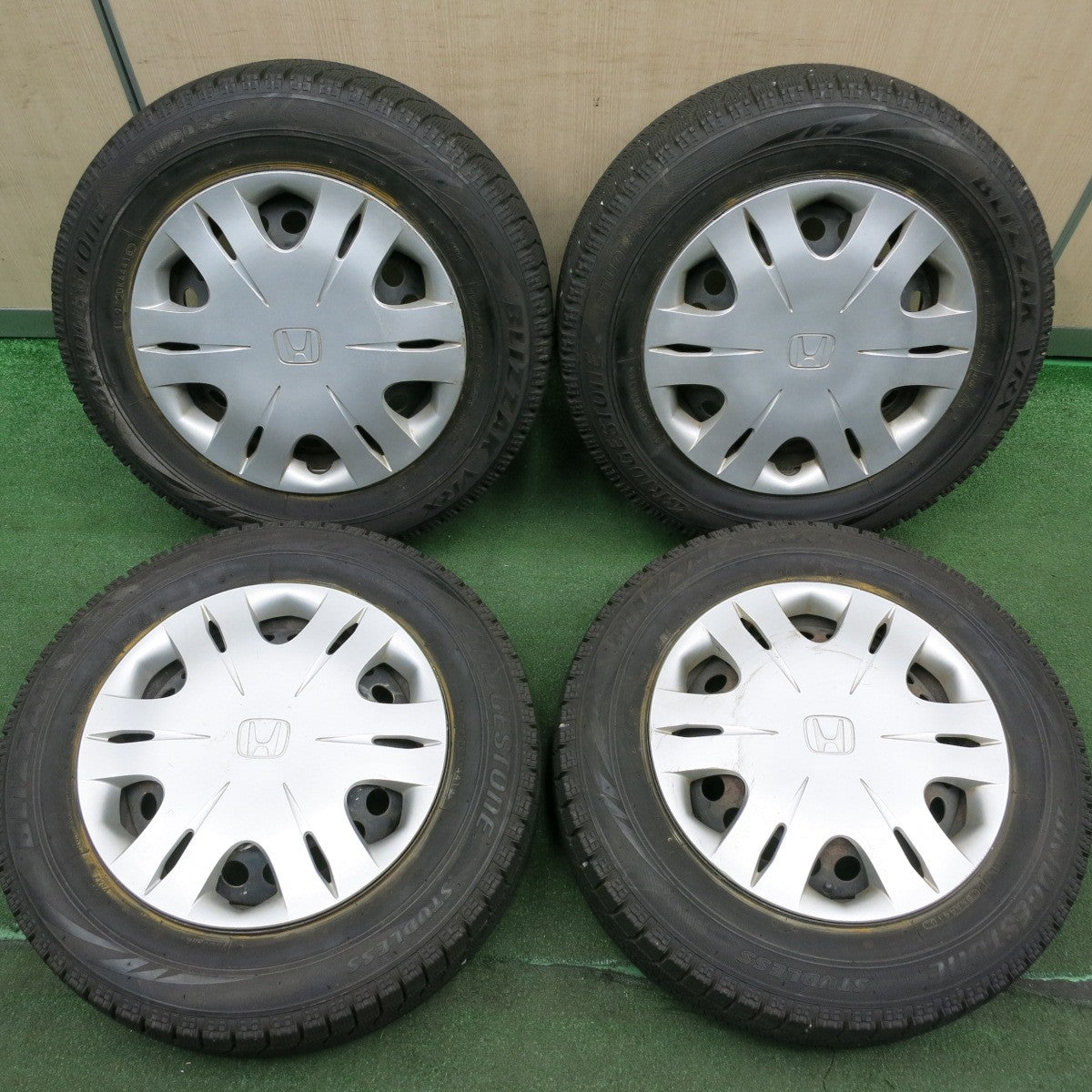 *送料無料* バリ溝！8.5分★ホンダ GE6 フィット 純正 スチール 175/65R14 スタッドレス ブリヂストン ブリザック VRX PCD100/4H★4052403HAス
