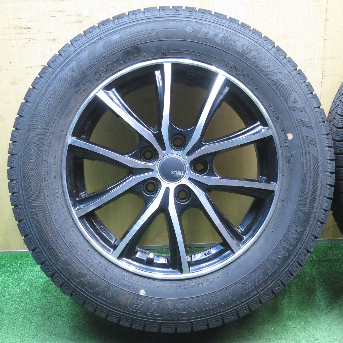 バリ溝！21年！9分★スタッドレス 205/65R16 ダンロップ ウインターマックス 03 SPORT KRONE スポルト クローネ 16インチ PCD114.3/5H★5082202NJス