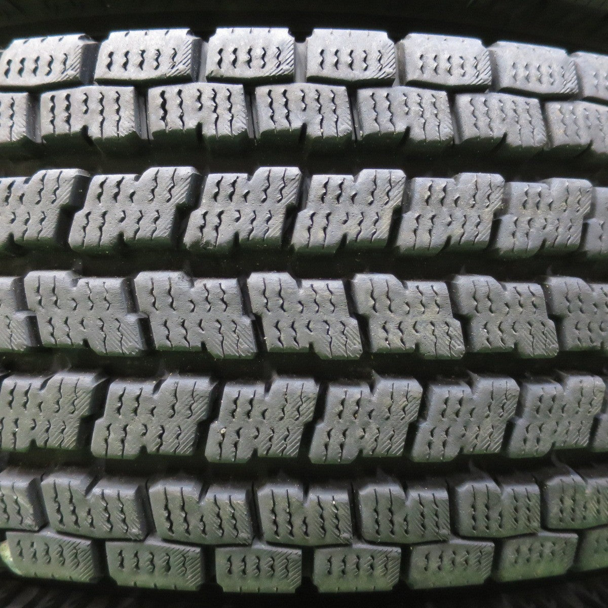 [送料無料] バリ溝！22年！9.5分以上★トラック タイヤ 205/85R16 117/115L 12PR スタッドレス ヨコハマ アイスガード iG91 16インチ★4092805イスタ