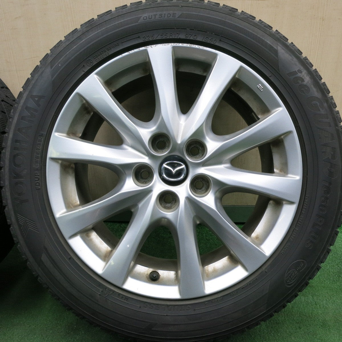 *送料無料* バリ溝！8.5分★マツダ アテンザ ワゴン 純正 225/55R17 スタッドレス ヨコハマ アイスガード iG50 プラス PCD114.3/5H★4051904HAス