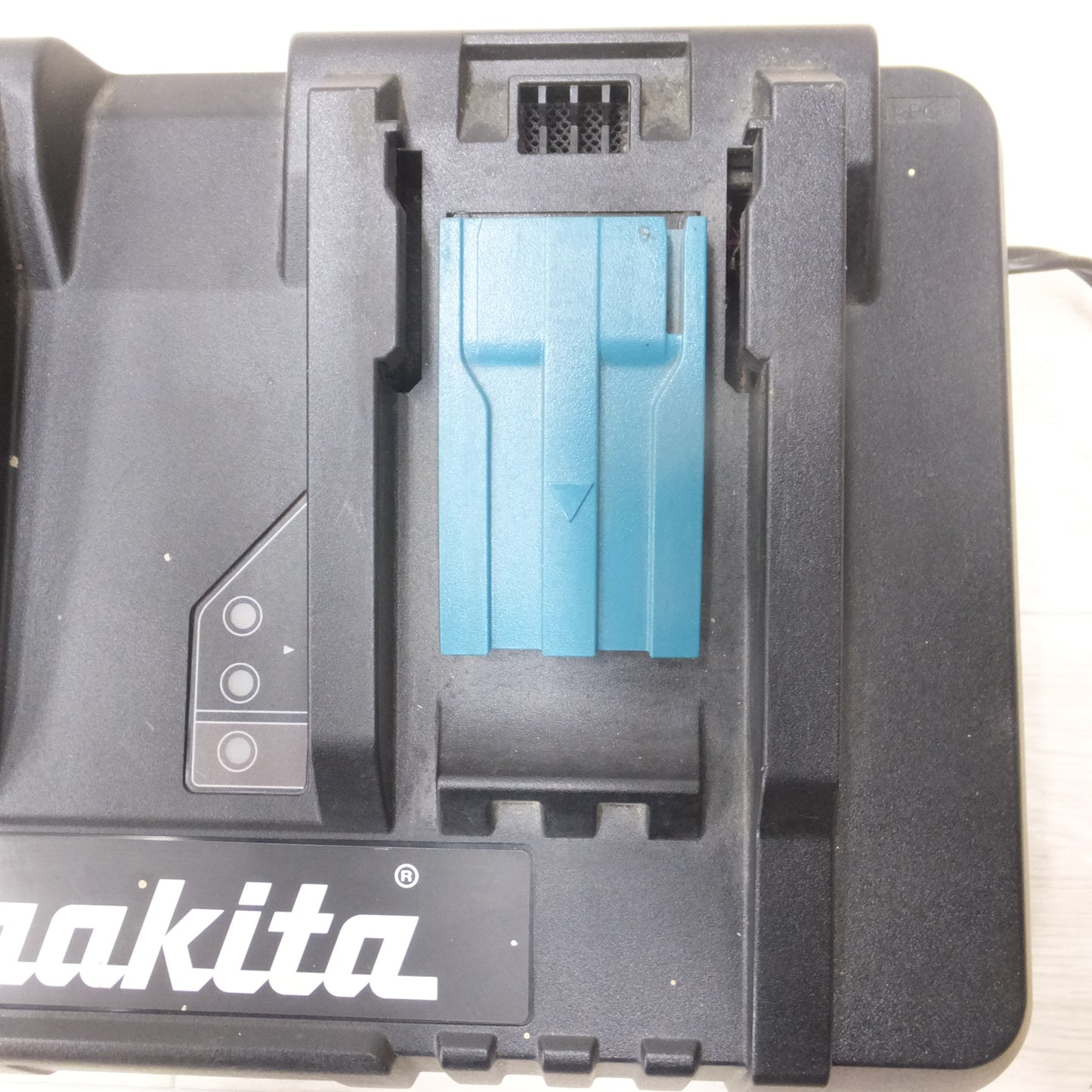 [送料無料] ◆マキタ 2口 急速 充電器 DC18RD 7.2～18V 電動工具◆