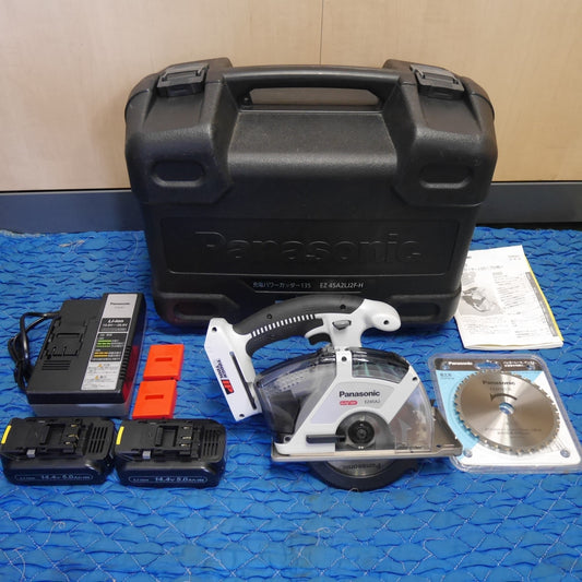 [送料無料] バッテリー2個！キレイ☆Panasonic 充電 パワー カッター 135 EZ45A2 電動 工具 切断機 パナソニック 充電器 EZ0L81☆