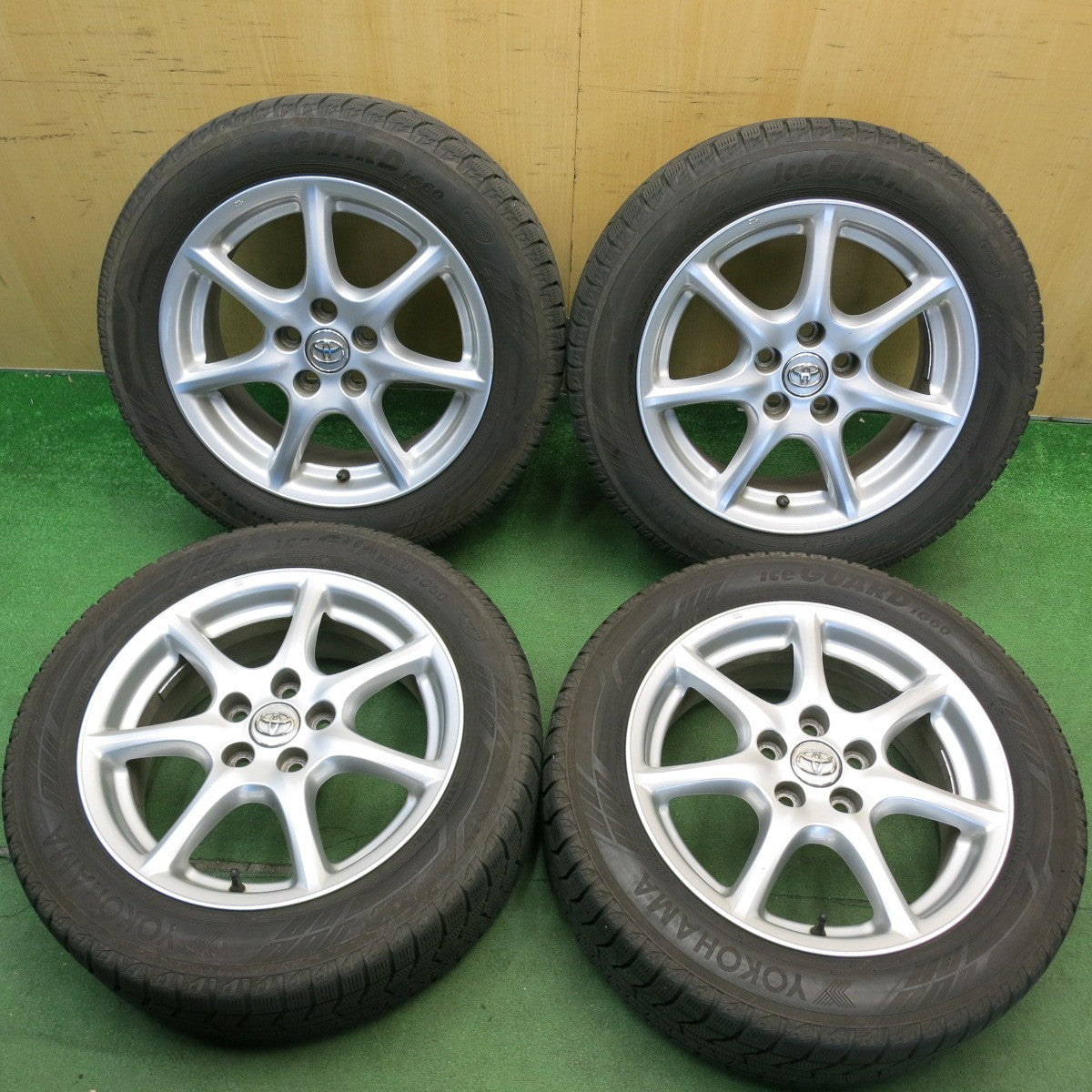 バリ溝！8.5分★トヨタ 50系 エスティマ 純正 215/55R17 スタッドレス ヨコハマ アイスガード iG60 17インチ PCD114.3/5H★6052304HAス