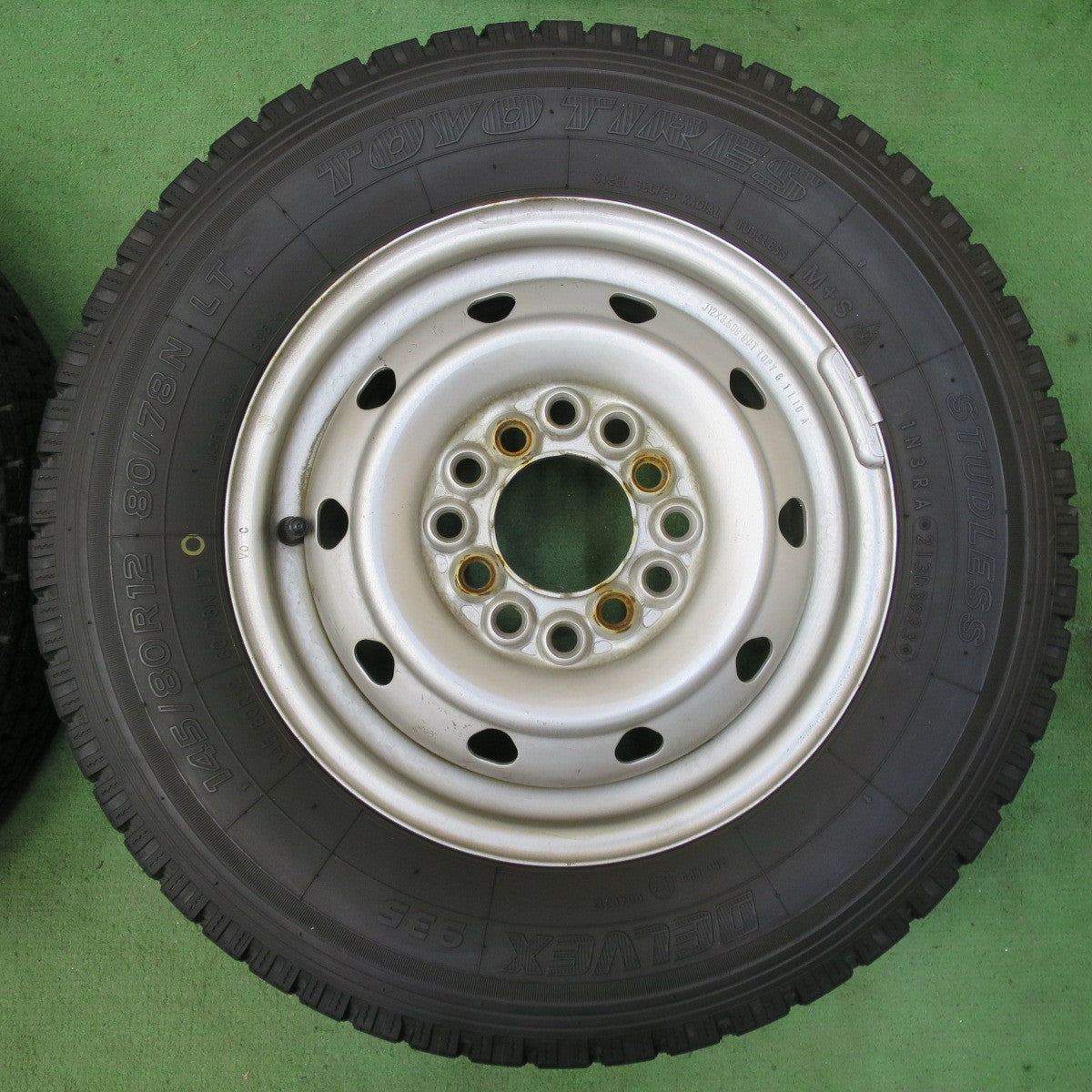 バリ溝！23年！9.5分★スタッドレス 145/80R12 80/78N トーヨー デルベックス 935 スチール ホイール 12インチ PCD100 110 114.3/4H マルチ★5051204イス