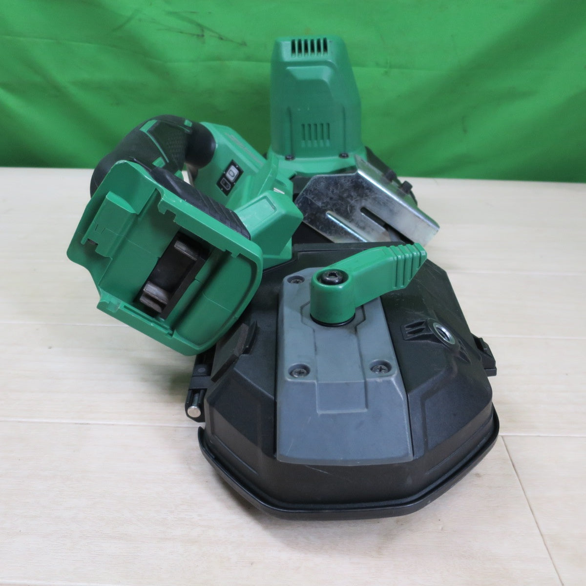 [送料無料] ☆日立 83mm コードレス ロータリ バンドソー CB18DBL(S) 電動 工具 切断機 充電式 HITACHI 本体のみ☆