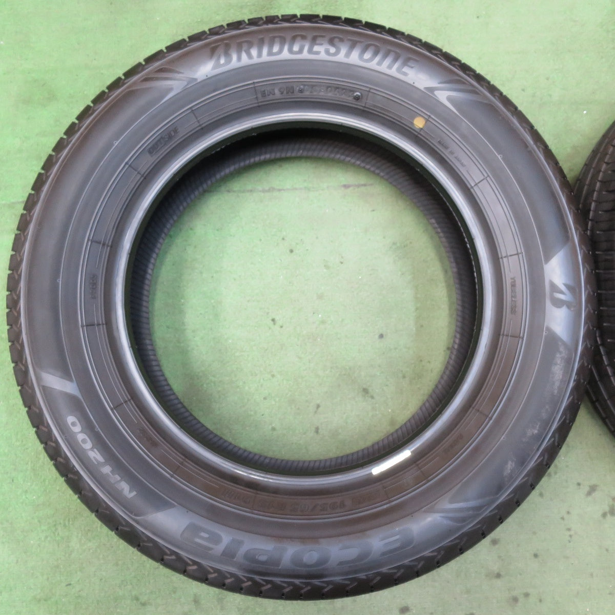 未使用！23年★195/65R15 ブリヂストン エコピア NH200 タイヤ 15インチ プリウス ノア ヴォクシー 等★5090407イノタ