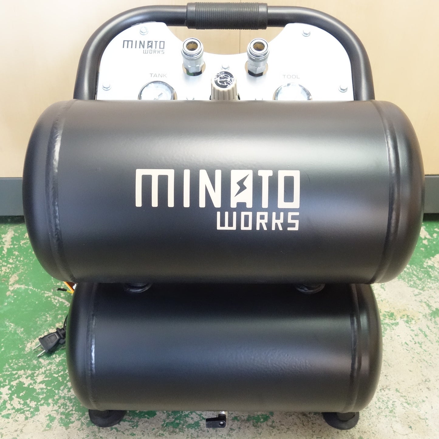 [送料無料] ほぼ未使用☆ミナト 常圧 エアー コンプレッサー 屋内用 100V CP-20Si タンク容量 20L 静音 オイルレス型 MINATOWORKS☆